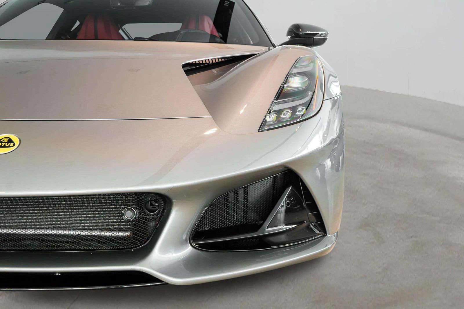 Used 2025 Lotus Emira RWD image 36