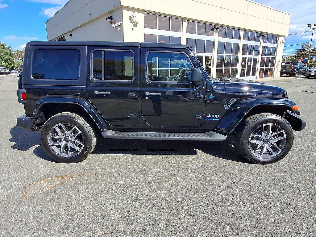 Used 2024 Jeep Wrangler Unlimited w/ Convenience Group AWD/4WD image 9
