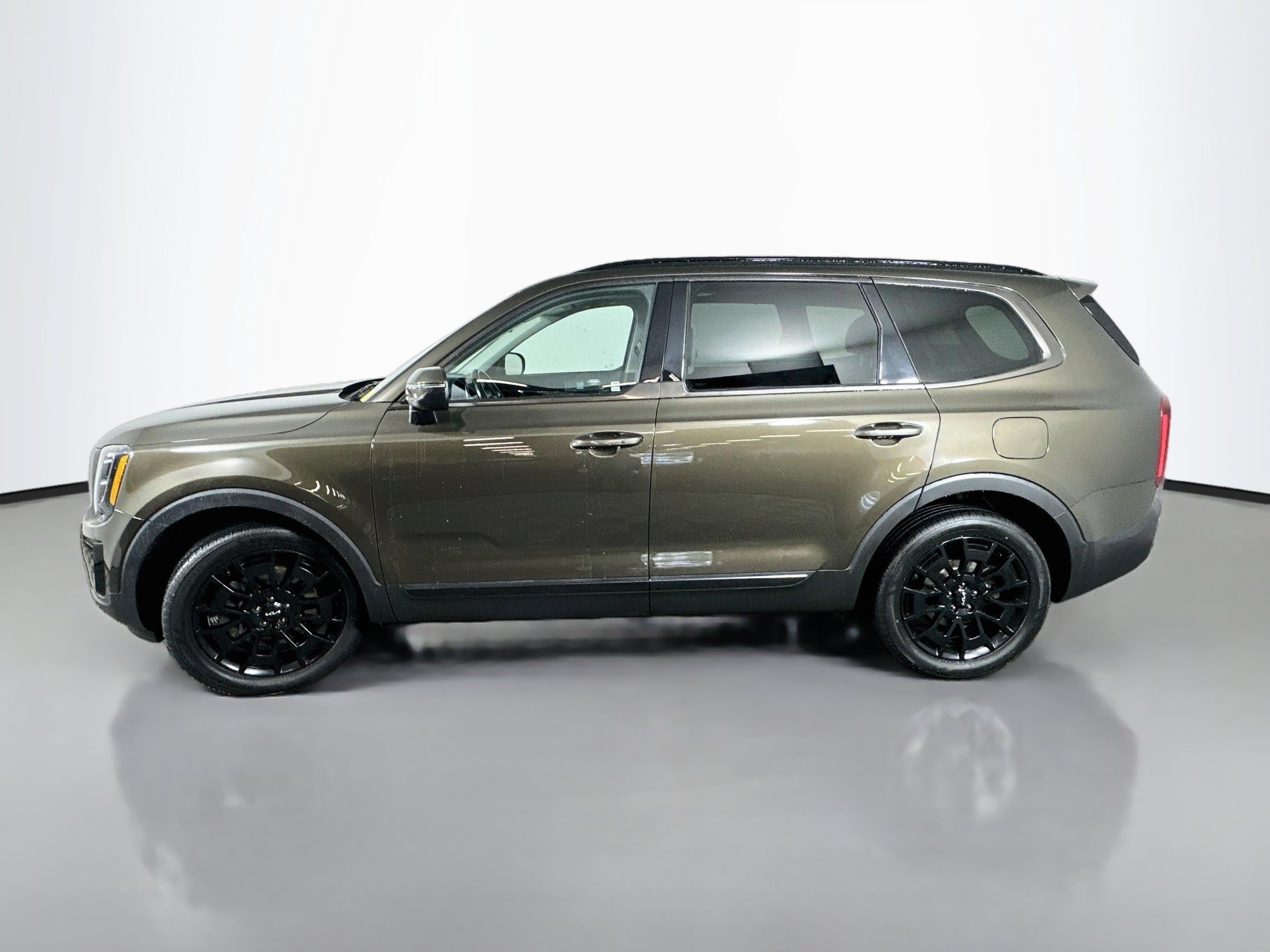 Used 2022 Kia Telluride EX w/ EX Premium Package AWD/4WD image 4