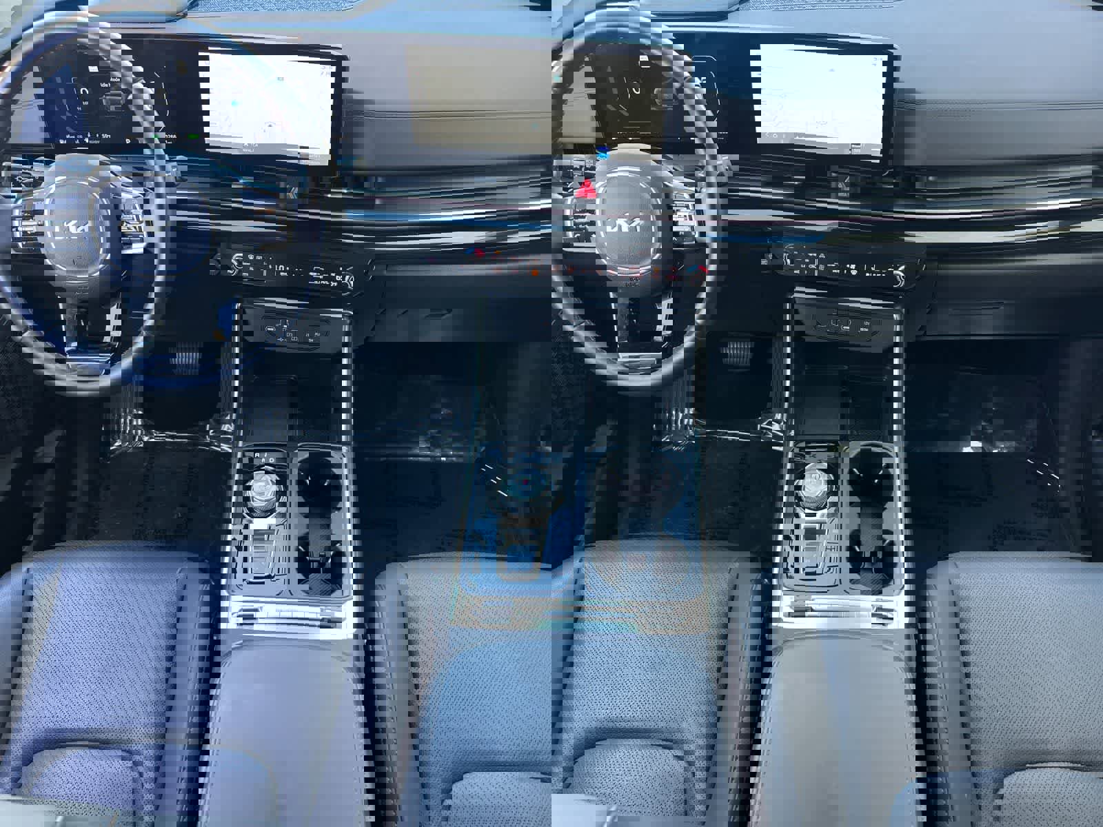 Used 2025 Kia Carnival SX Prestige image 4