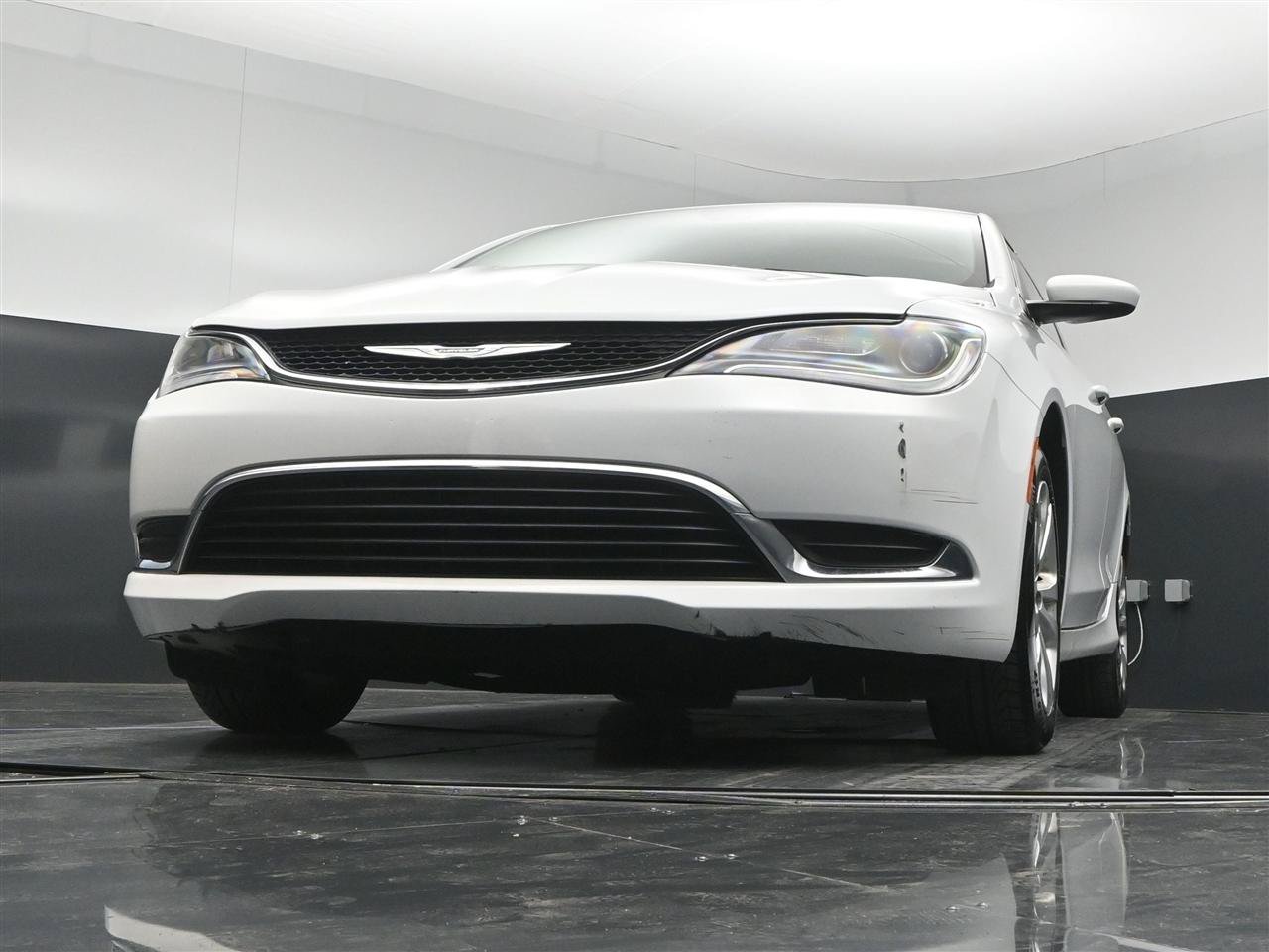 Used 2017 Chrysler 200 Limited Platinum w/ Comfort & Convenience Group FWD image 28
