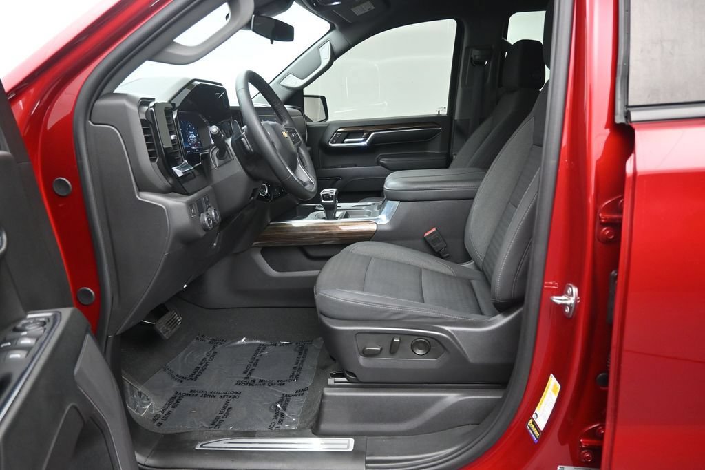 Used 2024 Chevrolet Silverado 1500 LT RWD image 11
