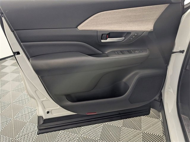 Used 2024 Toyota Grand Highlander Limited image 10