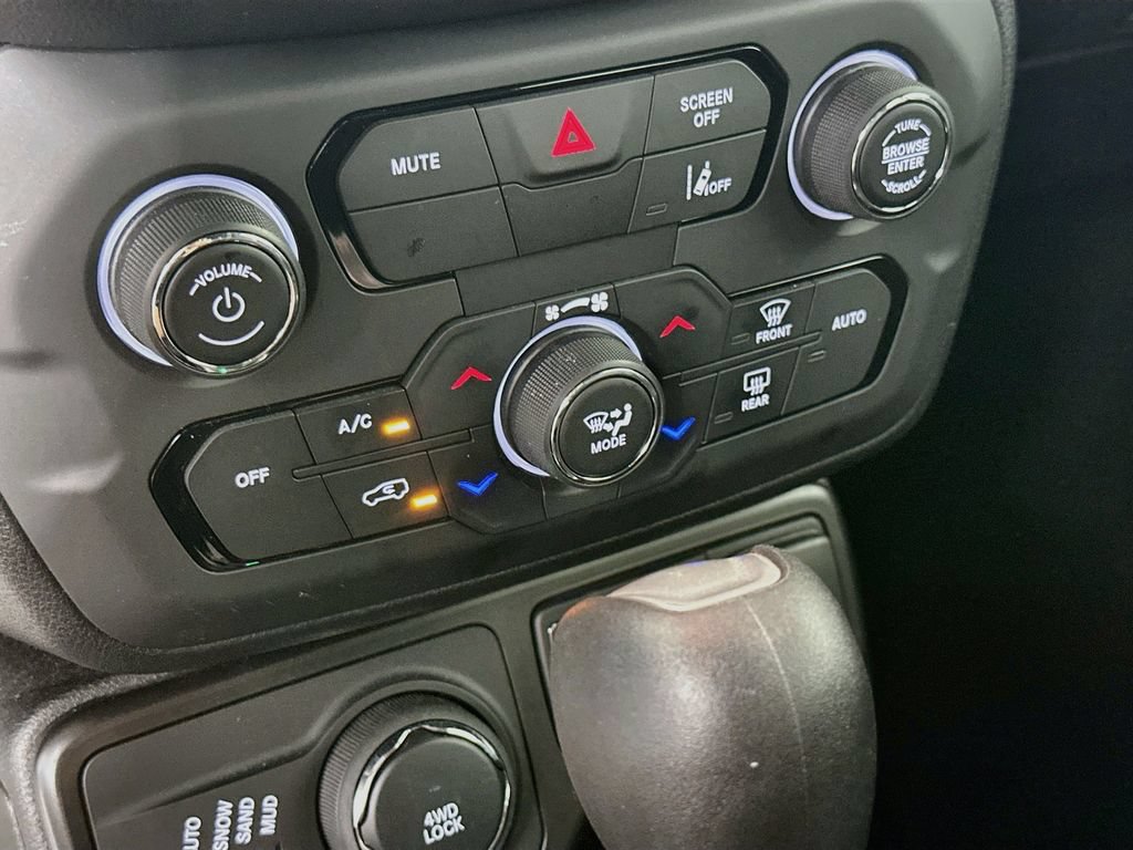 Certified 2022 Jeep Renegade Altitude w/ Convenience Group AWD/4WD image 26