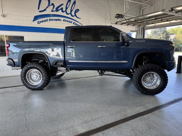 Used 2025 Chevrolet Silverado 2500 High Country w/ Technology Package image 7