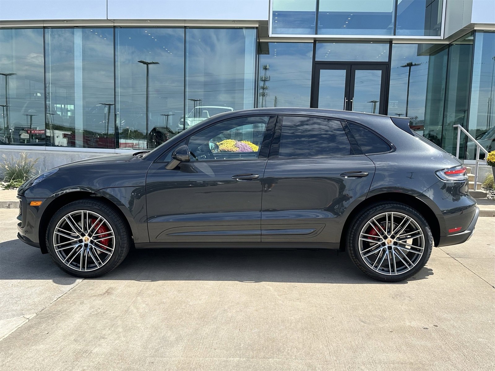 New 2026 Porsche Macan S image 2