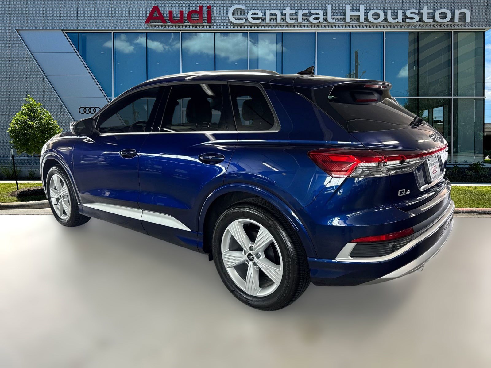 New 2026 Audi Q4 e-tron Premium image 3