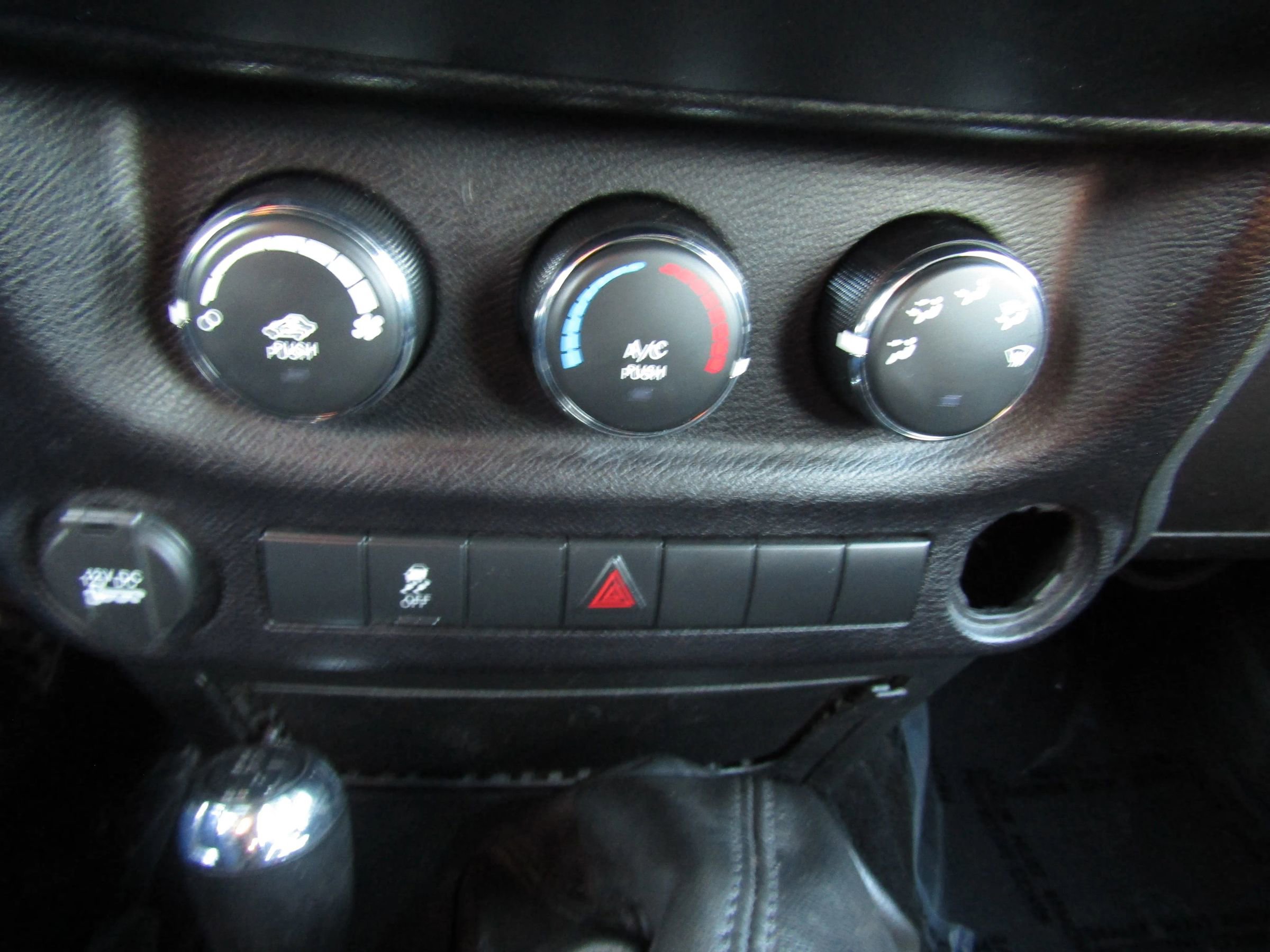Used 2016 Jeep Wrangler Unlimited Sport w/ Connectivity Group AWD/4WD image 23