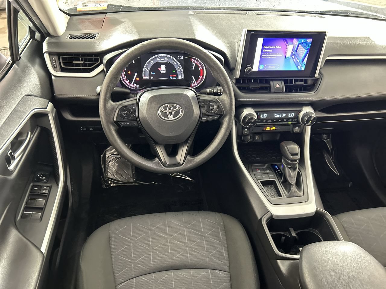 Used 2025 Toyota RAV4 XLE FWD image 22