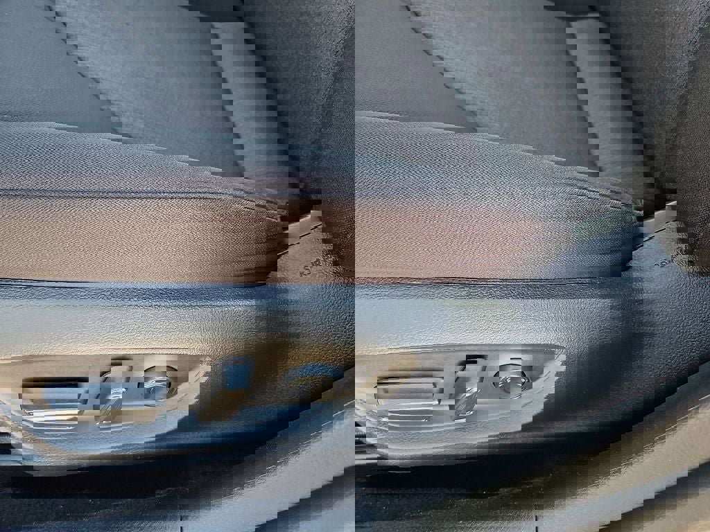 Used 2022 Toyota Camry LE image 21