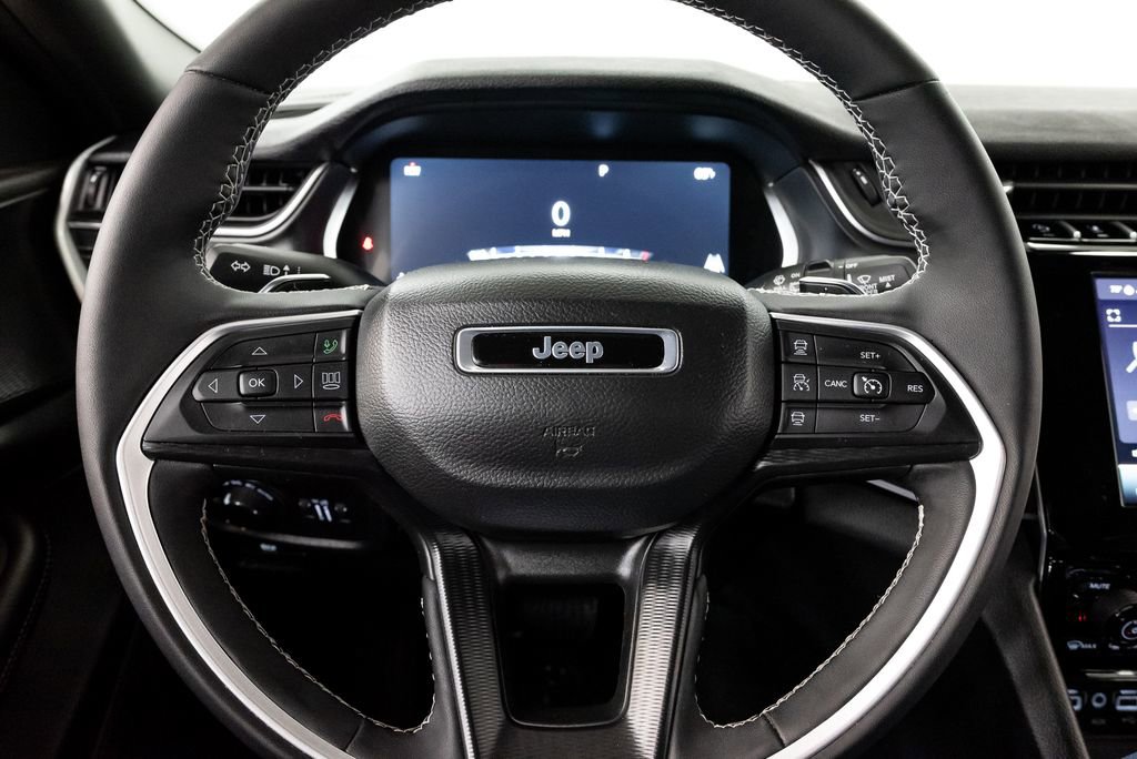 Used 2025 Jeep Grand Cherokee L Altitude image 11