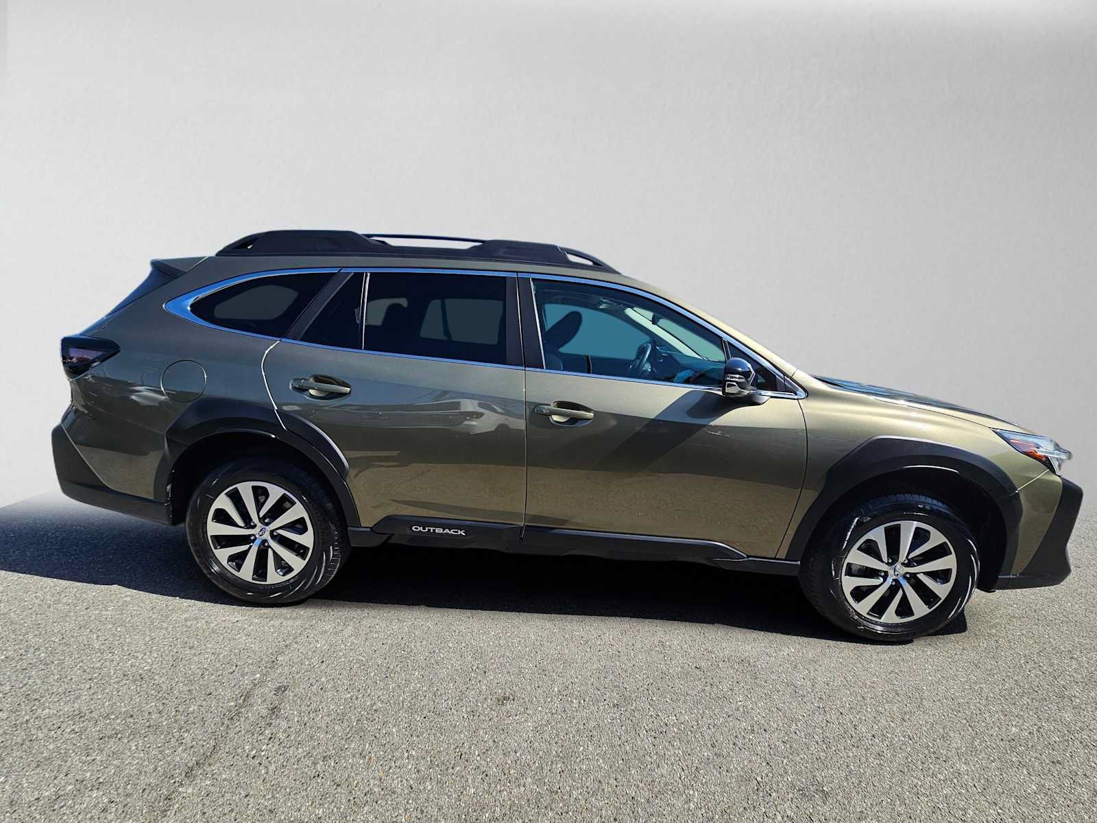 Certified 2024 Subaru Outback Premium AWD/4WD image 2