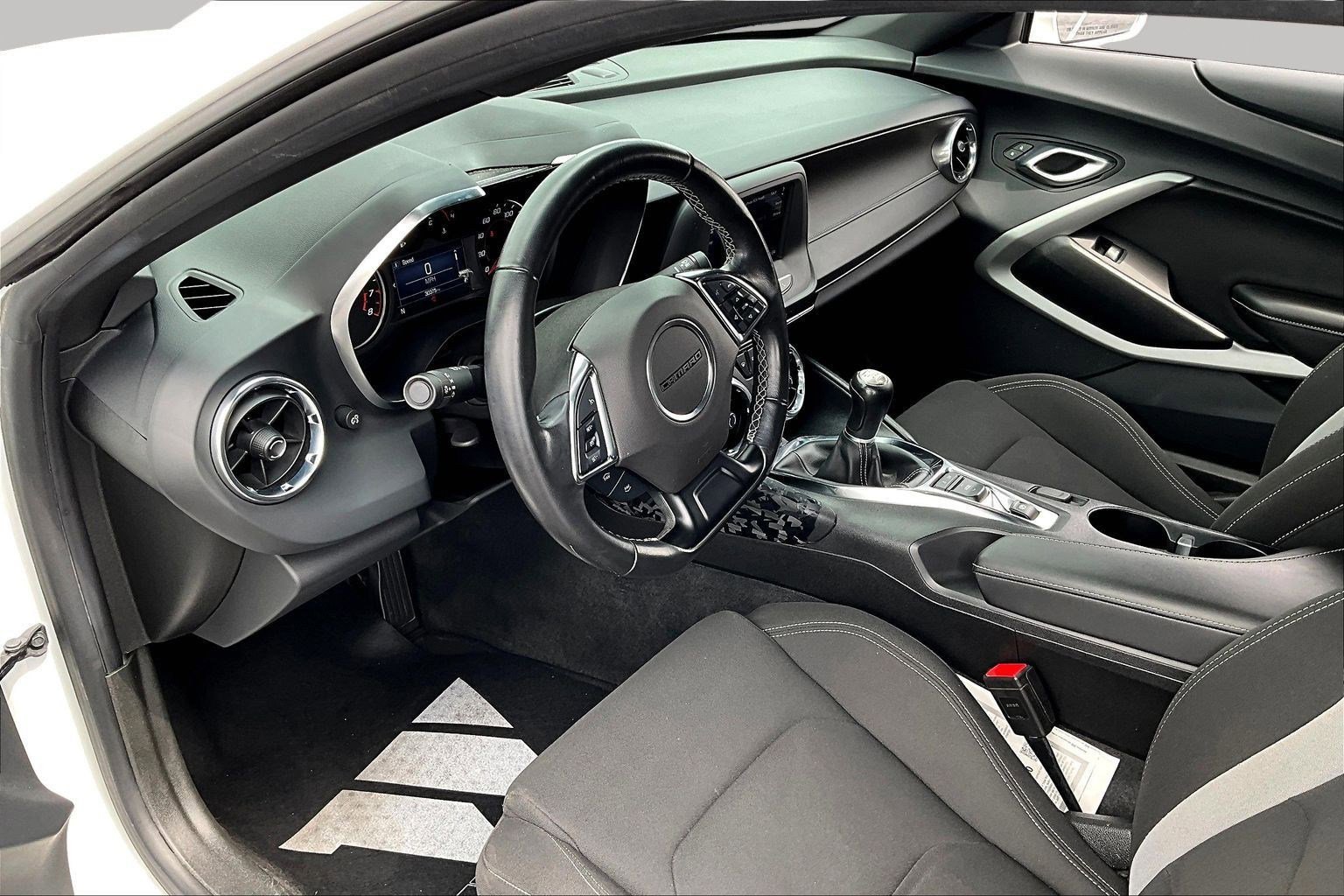 Used 2024 Chevrolet Camaro LT RWD image 15