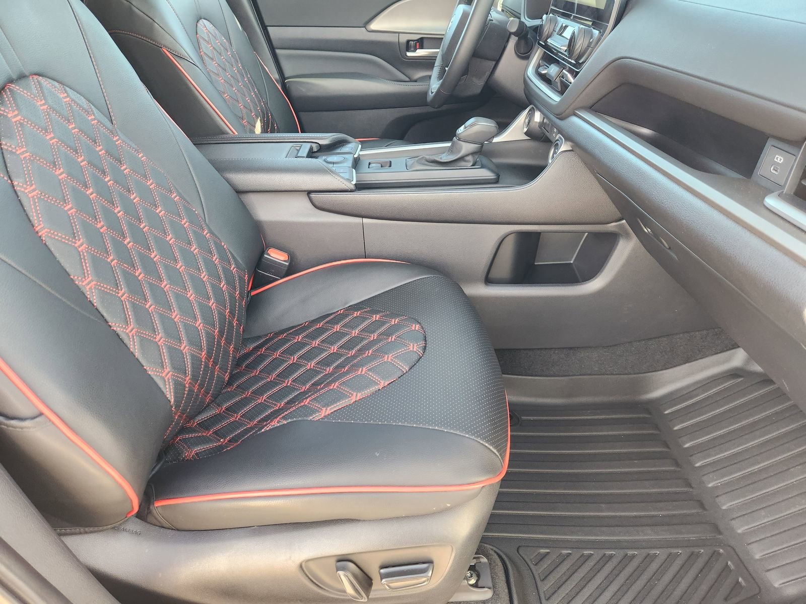 Used 2025 Toyota Grand Highlander AWD image 17