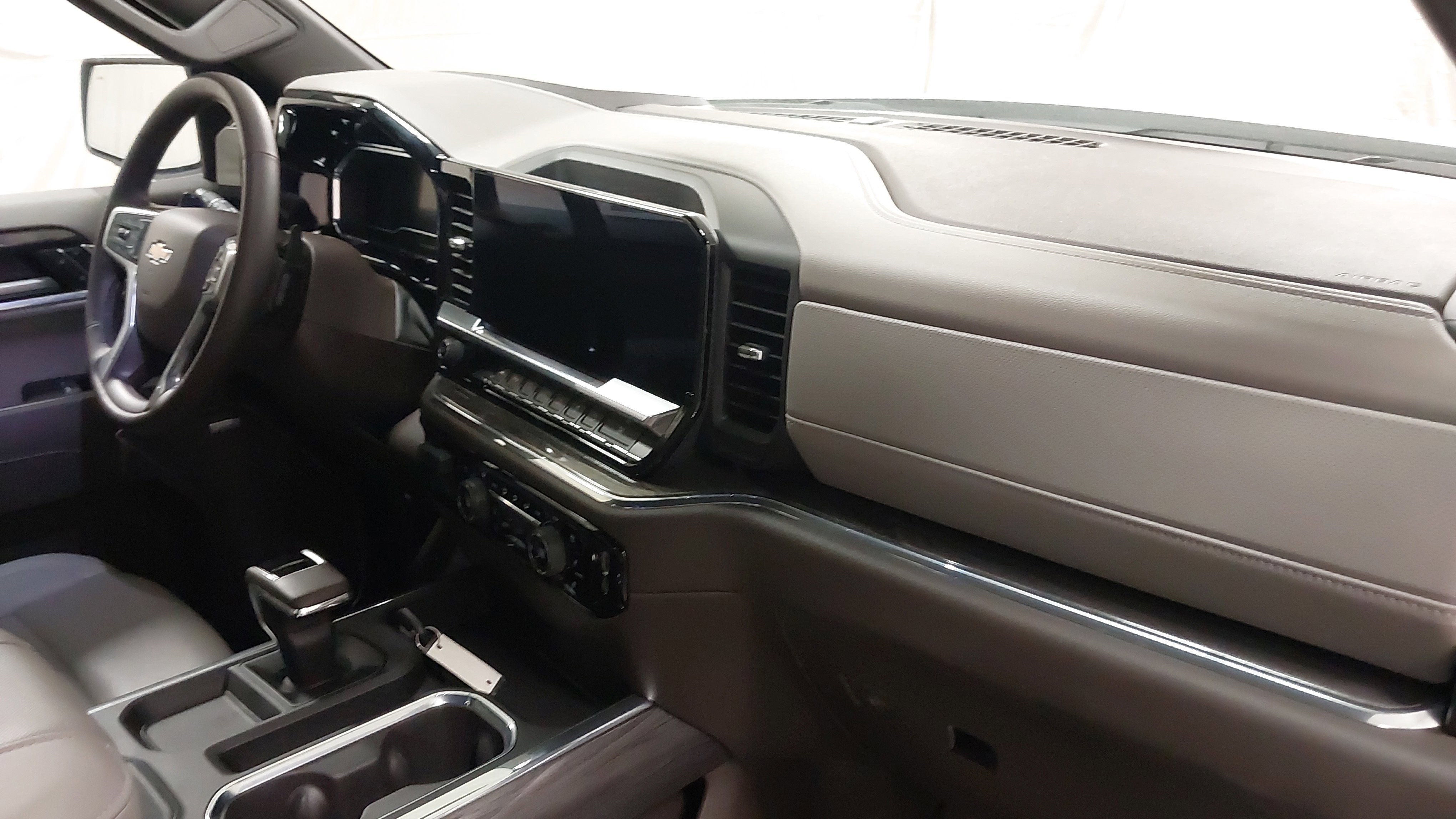 Used 2024 Chevrolet Silverado 1500 LTZ w/ Z71 Off-Road Package image 29