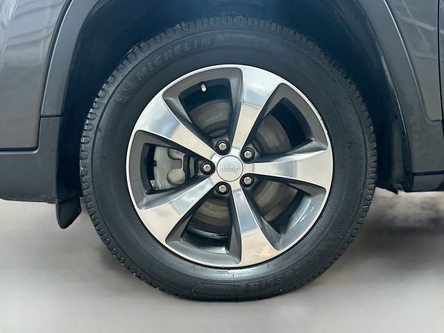 Used 2020 Jeep Cherokee Limited image 30