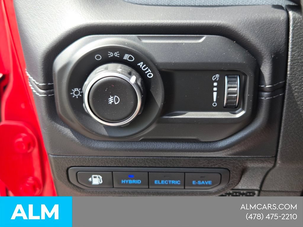 Used 2025 Jeep Wrangler Unlimited Sahara w/ Safety Group AWD/4WD image 29