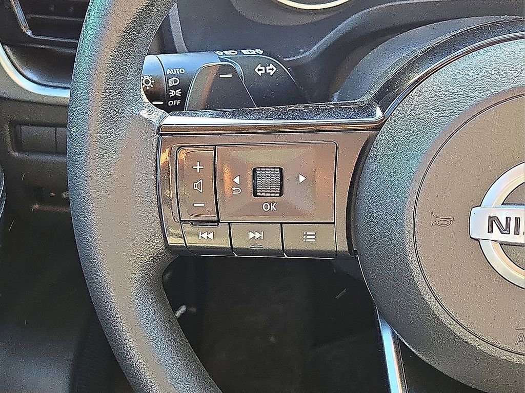 Used 2021 Nissan Rogue SV image 19