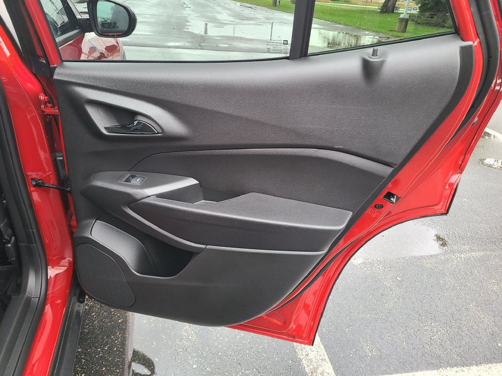 Used 2026 Chevrolet Trax RS w/ Sunroof Package FWD image 13