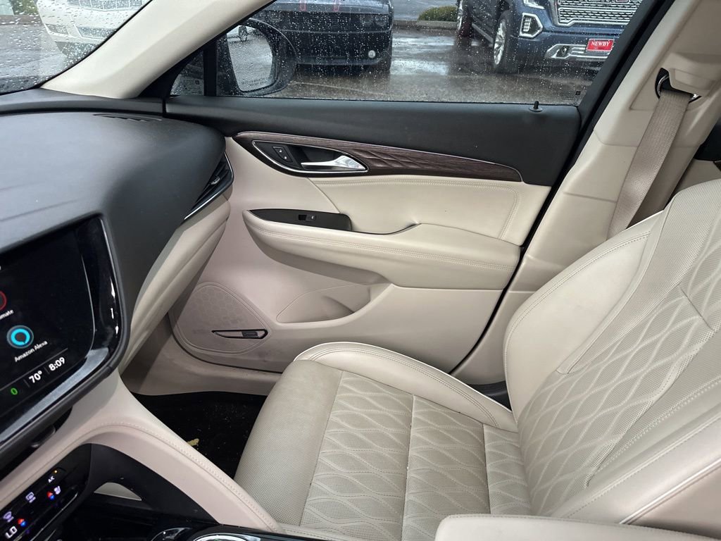 Used 2023 Buick Envision Avenir image 11