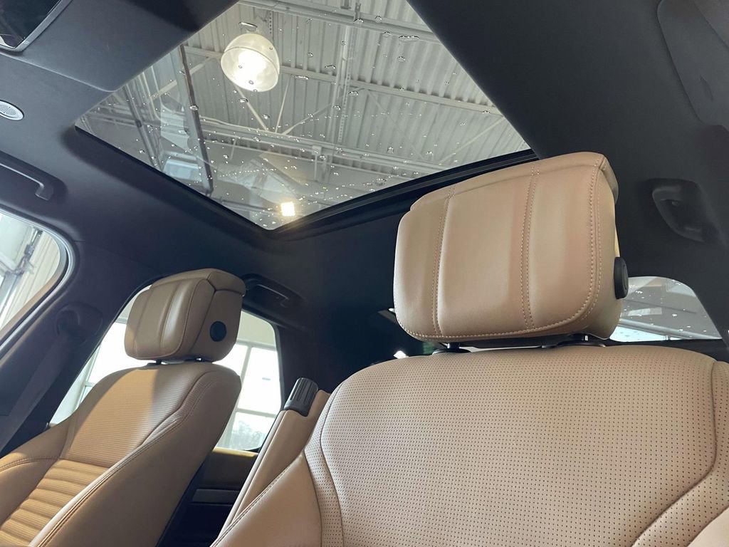 Used 2023 Land Rover Discovery S R-Dynamic image 15