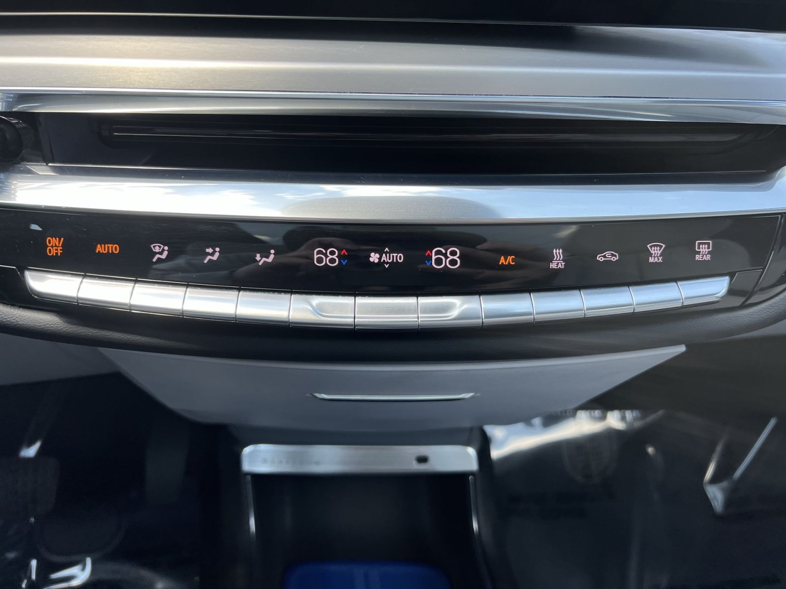 Used 2024 Cadillac Lyriq Luxury AWD/4WD image 20