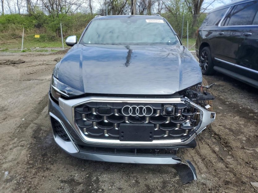 Used 2025 Audi SQ8 Prestige AWD/4WD image 2