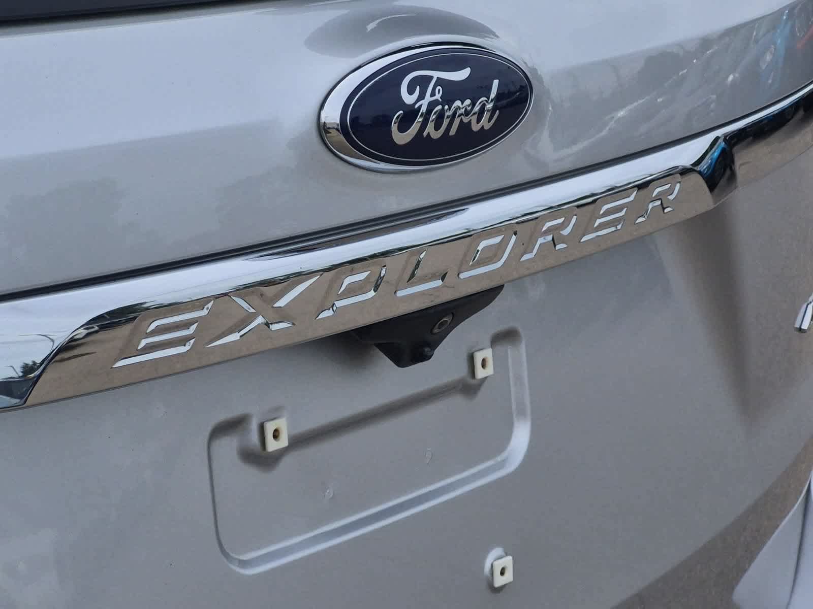 Used 2017 Ford Explorer Limited w/ Equipment Group 301A AWD/4WD image 13