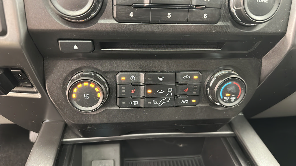 Used 2018 Ford F250 XLT w/ XLT Premium Package AWD/4WD image 23