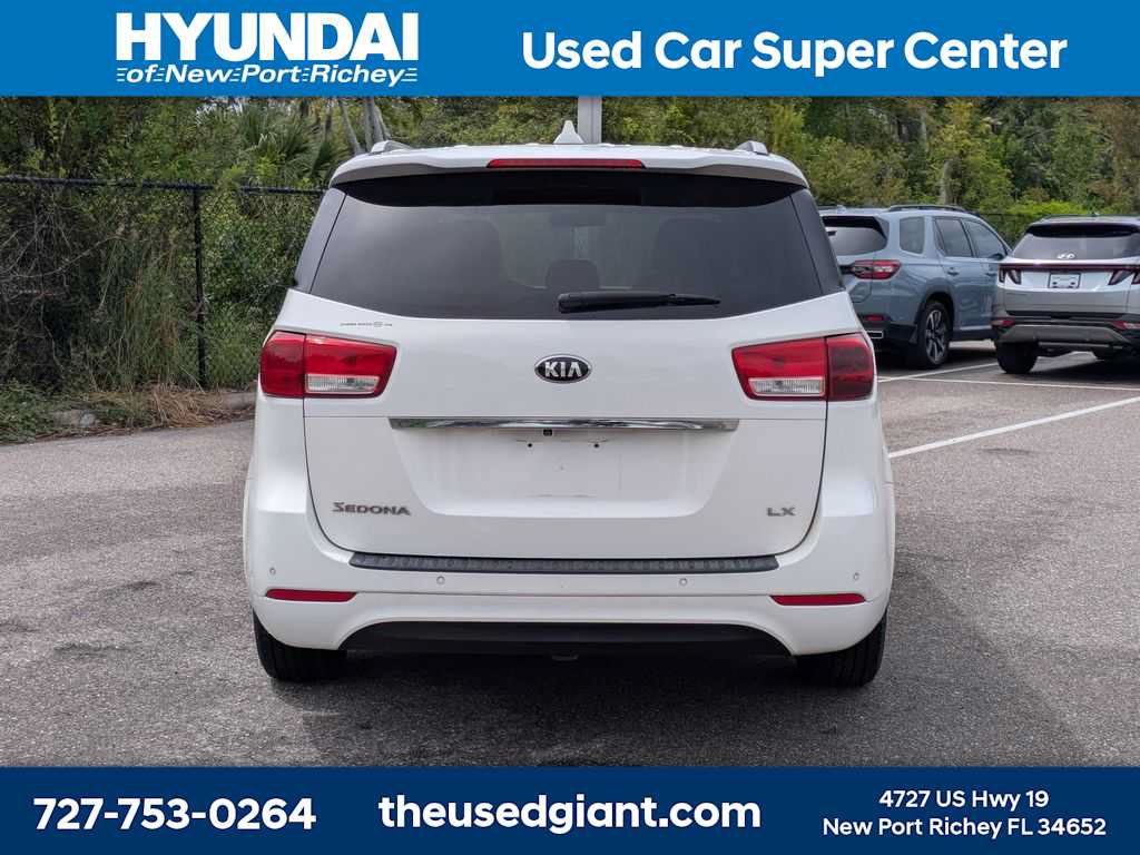 Used 2016 Kia Sedona LX w/ LX Convenience Package FWD image 4
