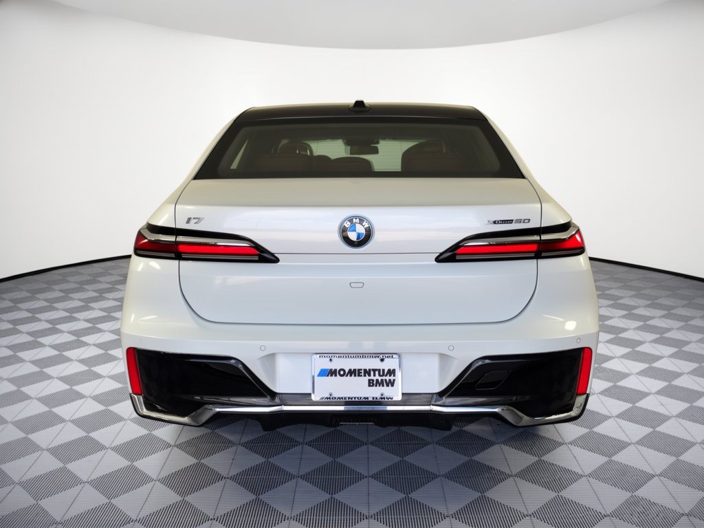 Certified 2023 BMW i7 xDrive60 AWD/4WD image 11