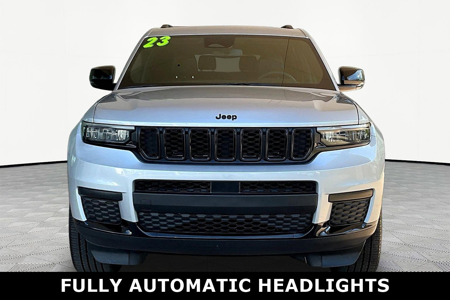 Used 2023 Jeep Grand Cherokee L Laredo AWD/4WD image 2