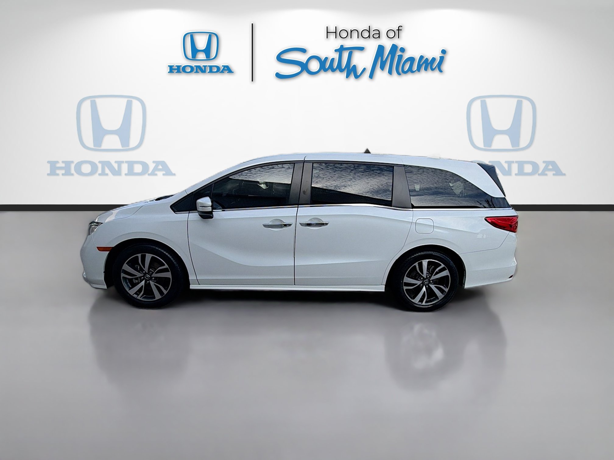 Certified 2023 Honda Odyssey Touring image 4