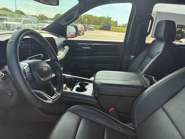 Used 2025 Chevrolet Suburban Premier AWD/4WD image 14