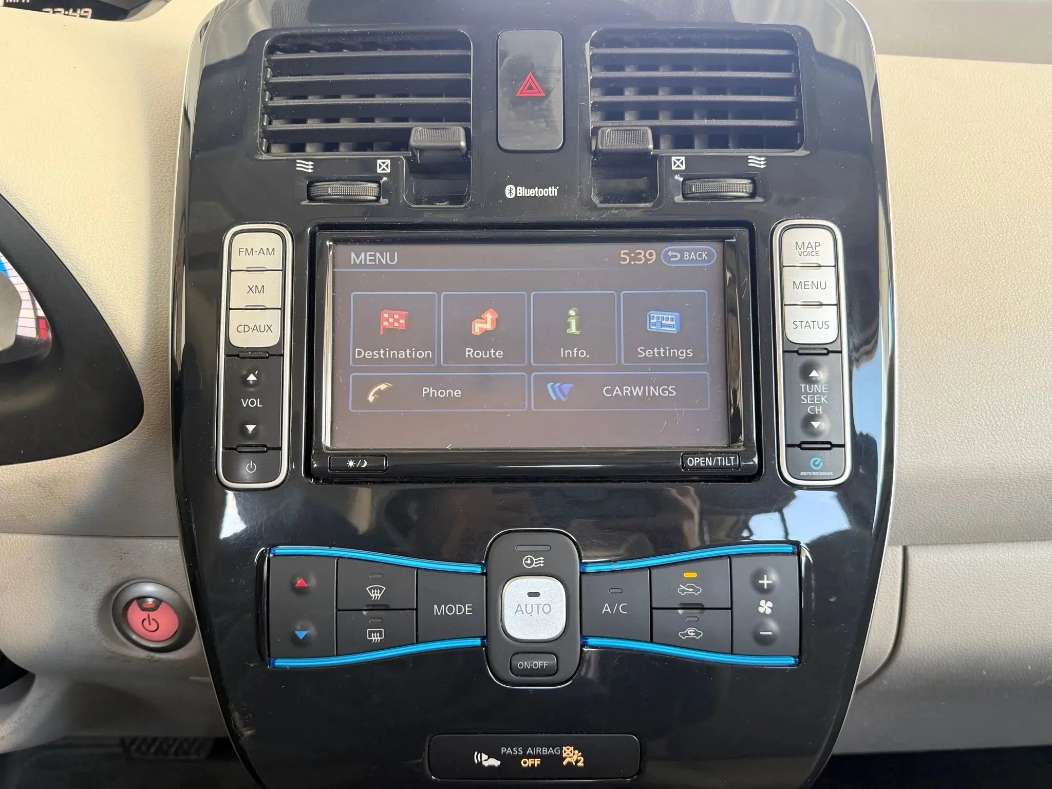 Used 2012 Nissan Leaf SL w/ Recycling/Organizational Pkg image 25