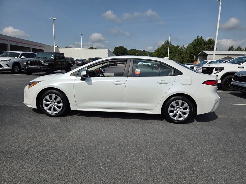 Certified 2025 Toyota Corolla LE FWD image 4