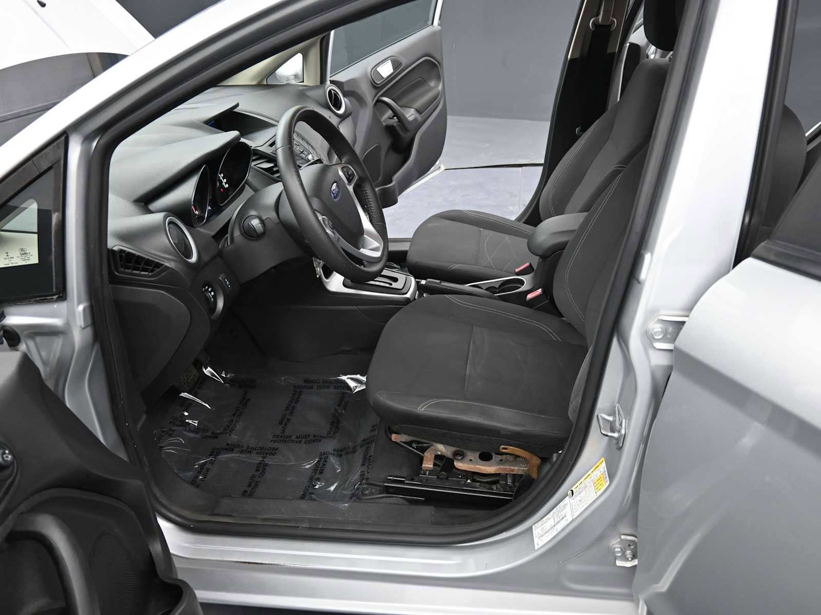 Used 2016 Ford Fiesta SE w/ Cold Weather Package FWD image 12