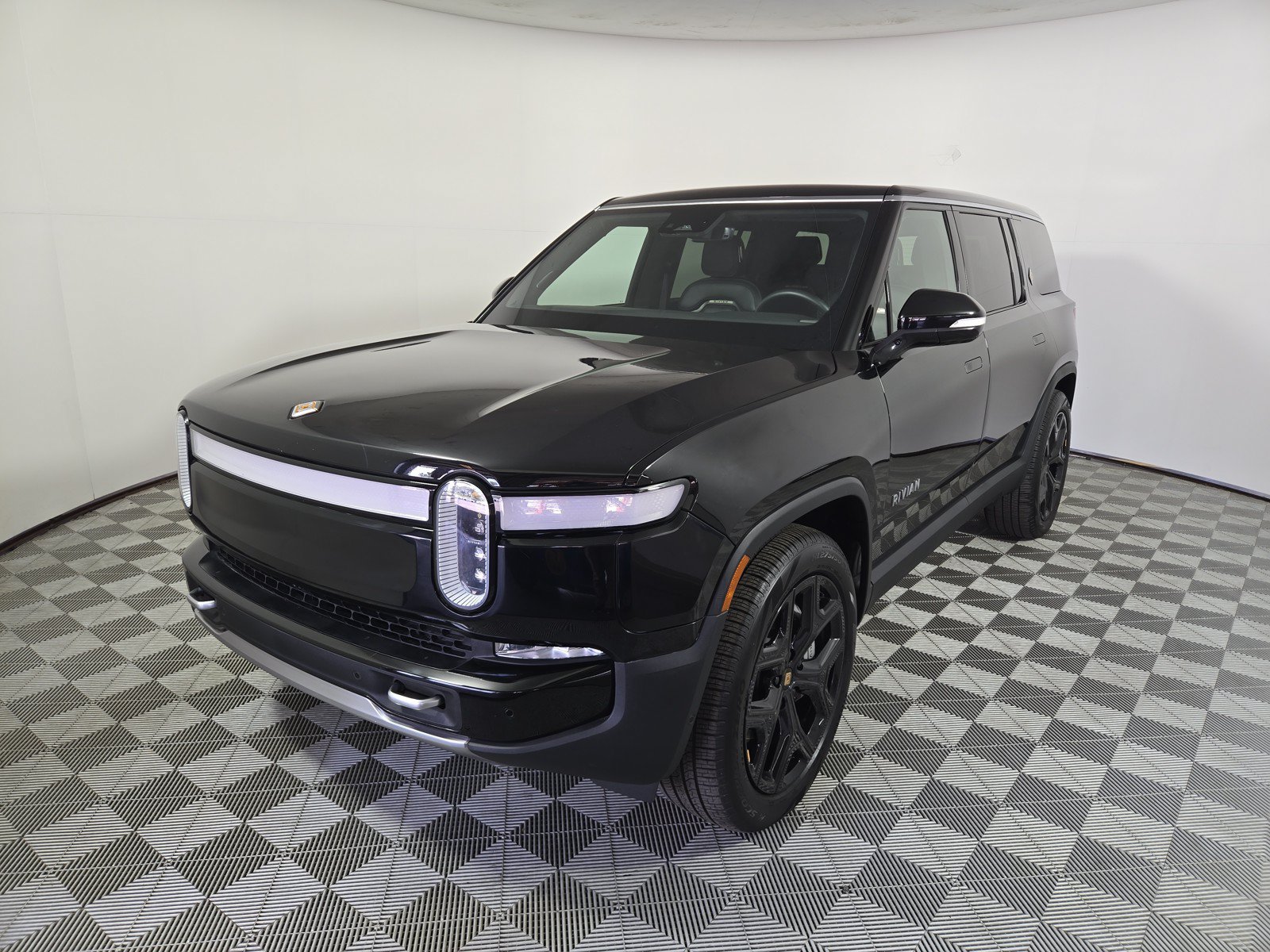 Used 2024 Rivian R1S Adventure