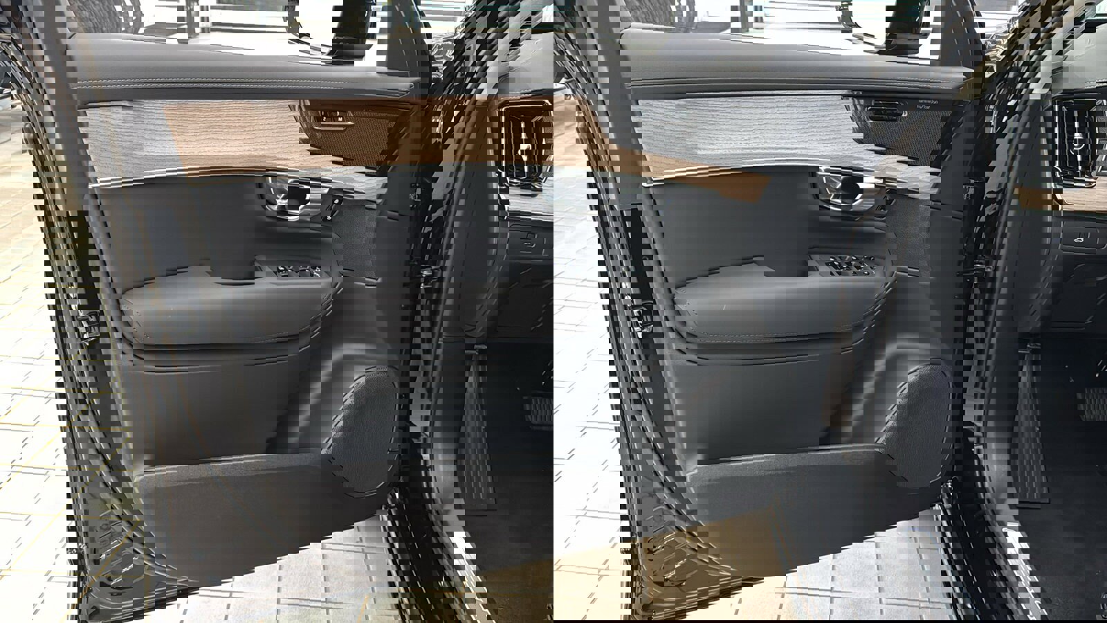 Used 2026 Volvo XC90 B6 Plus w/ Protection Package Premier image 21