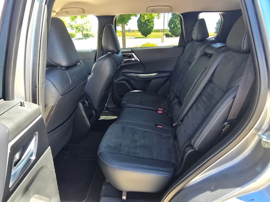 Used 2024 Mitsubishi Outlander SE AWD/4WD image 15