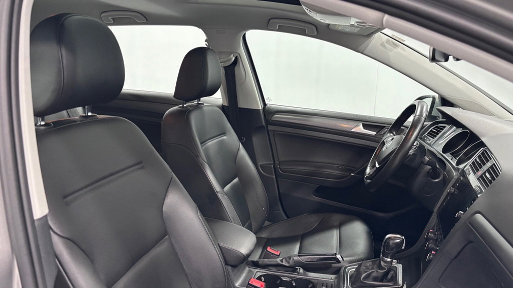 Used 2019 Volkswagen Golf SE w/ Driver Assistance Package FWD image 19