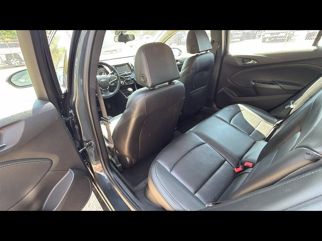 Used 2018 Chevrolet Cruze Premier FWD image 25