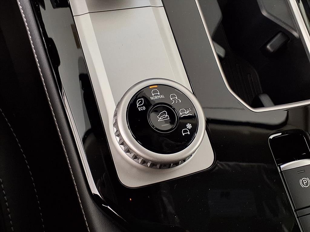 New 2025 Mitsubishi Outlander SE image 22