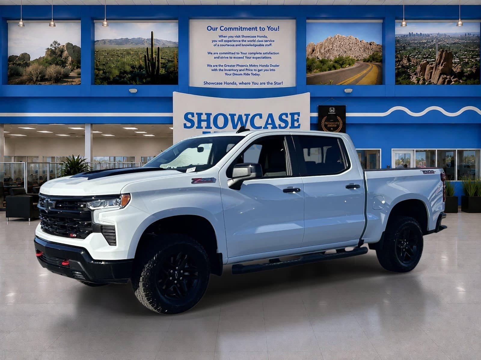 Used 2025 Chevrolet Silverado 1500 LT Trail Boss w/ Convenience Package II AWD/4WD image 2
