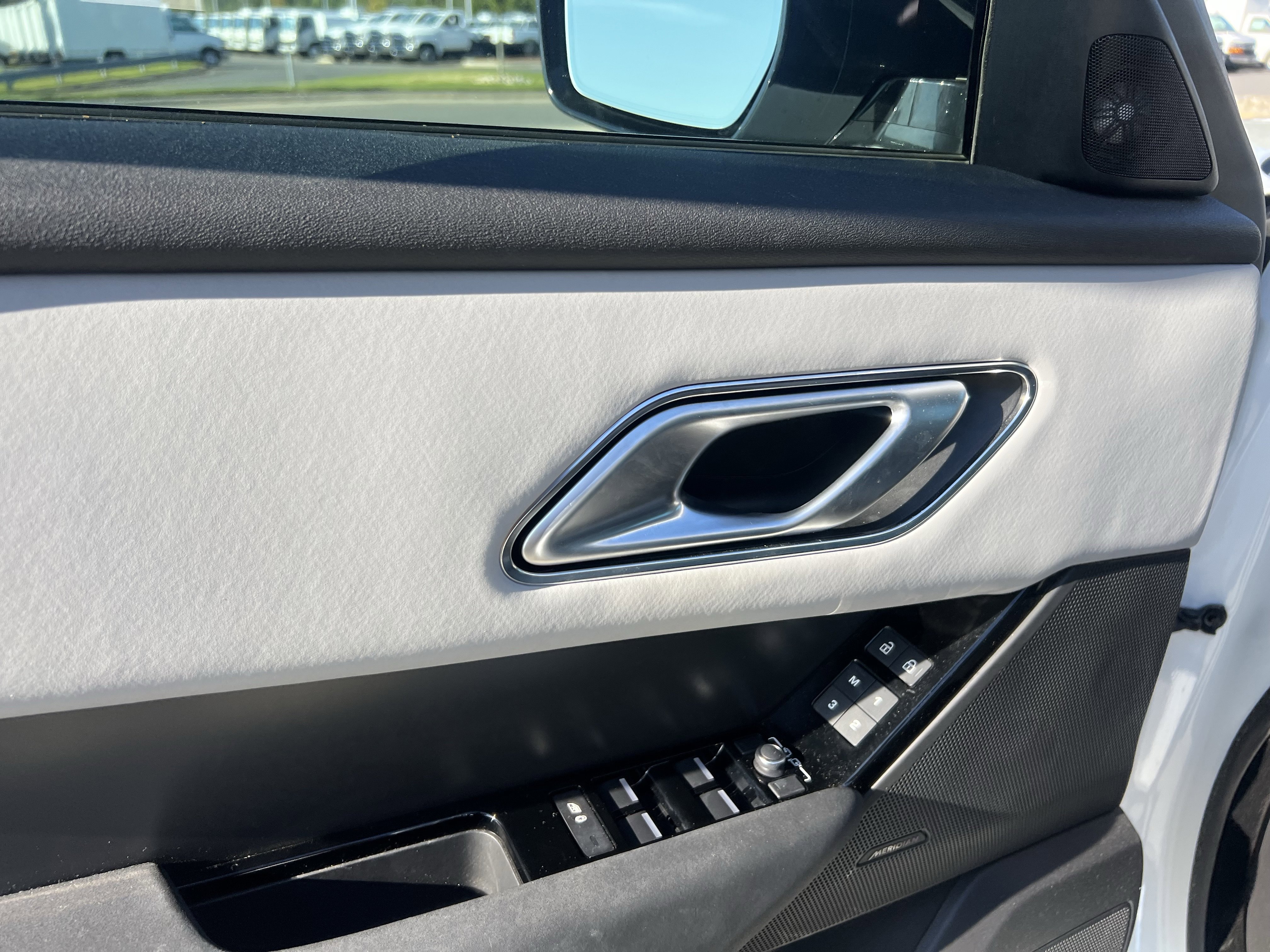 Used 2024 Land Rover Range Rover Velar Dynamic SE image 15