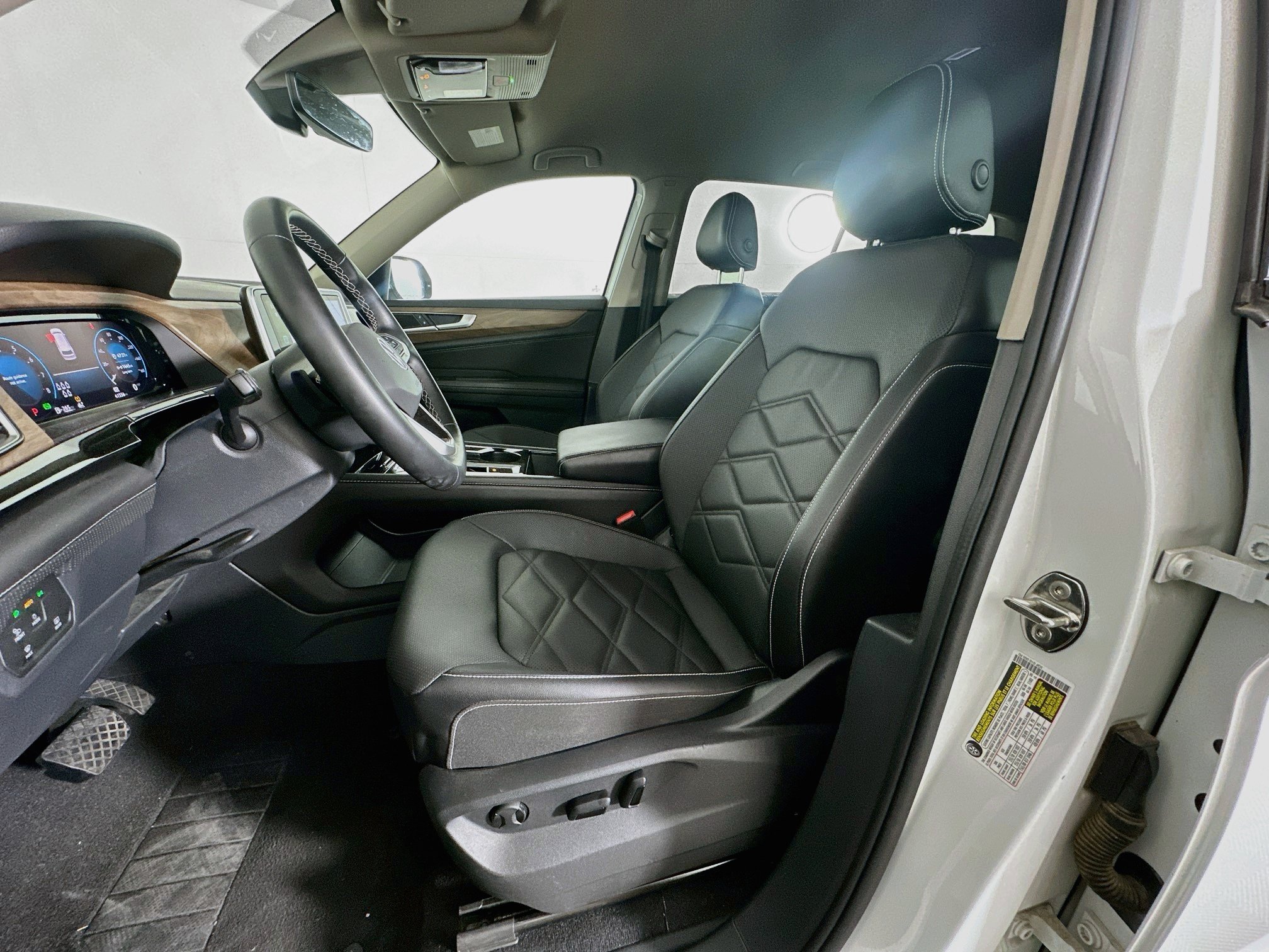 Used 2025 Volkswagen Atlas SE FWD image 13