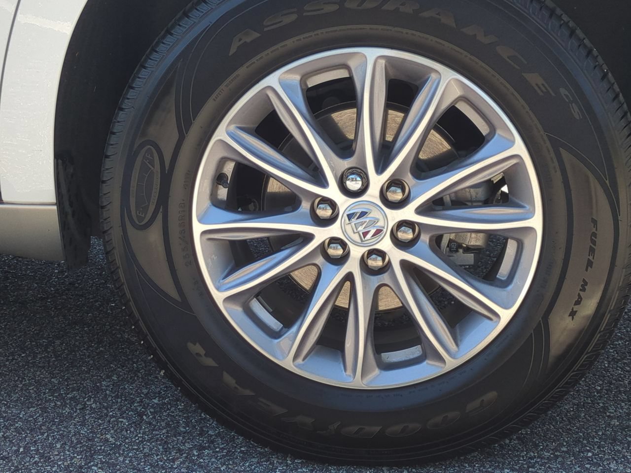 Used 2023 Buick Enclave Essence w/ Trailering Package, 5000 lbs. FWD image 31