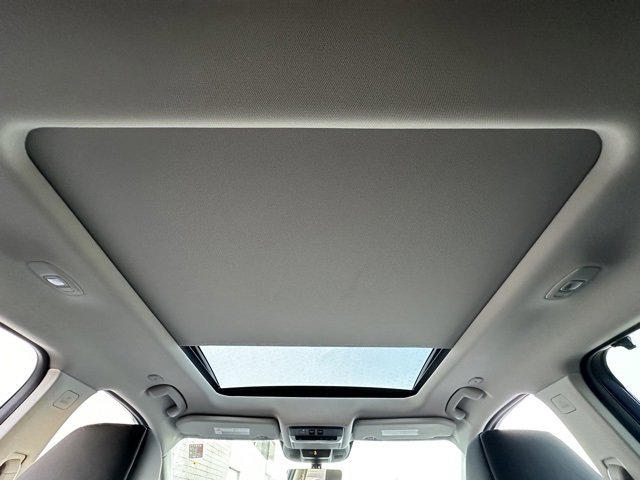 Used 2023 Nissan Rogue SV w/ SV Premium Package image 28