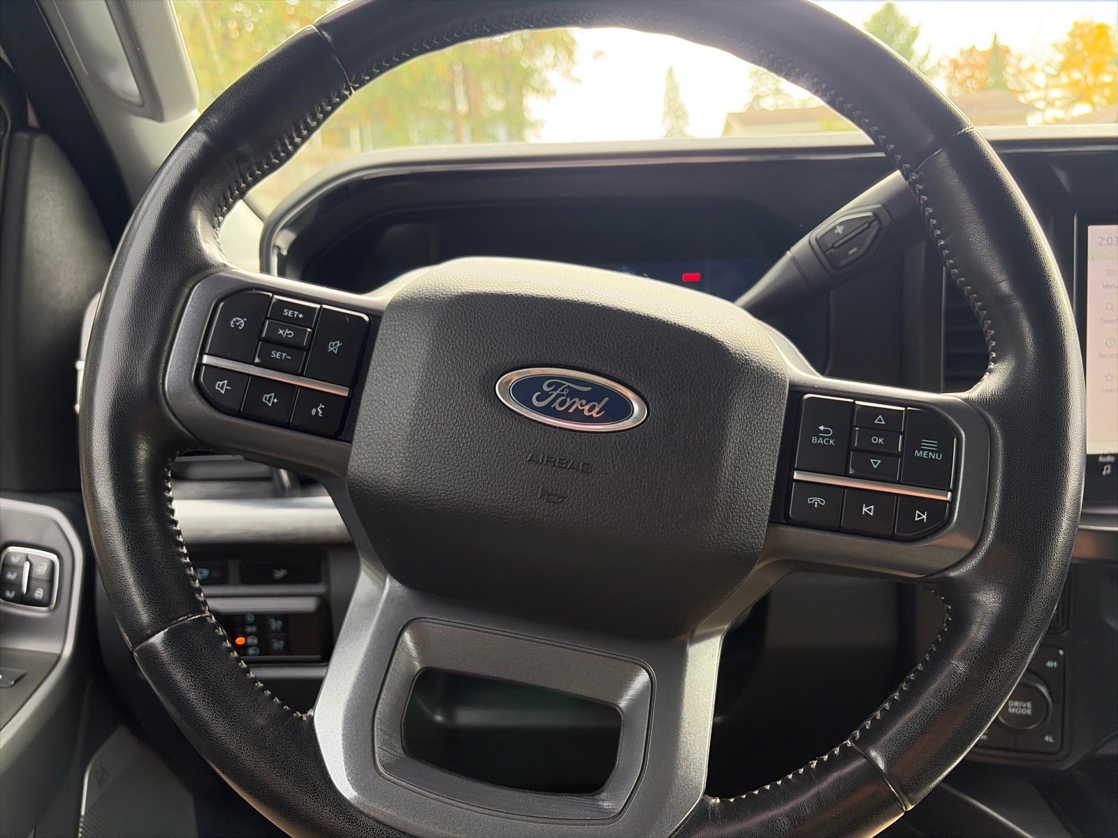 Used 2023 Ford F250 Lariat w/ Sport Appearance Package AWD/4WD image 31