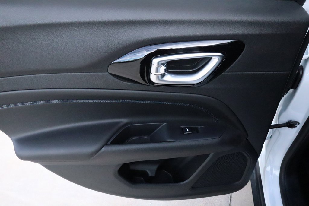 New 2026 Jeep Compass Latitude image 16